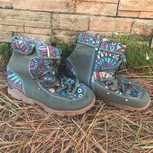 Green zip side boots 7.5